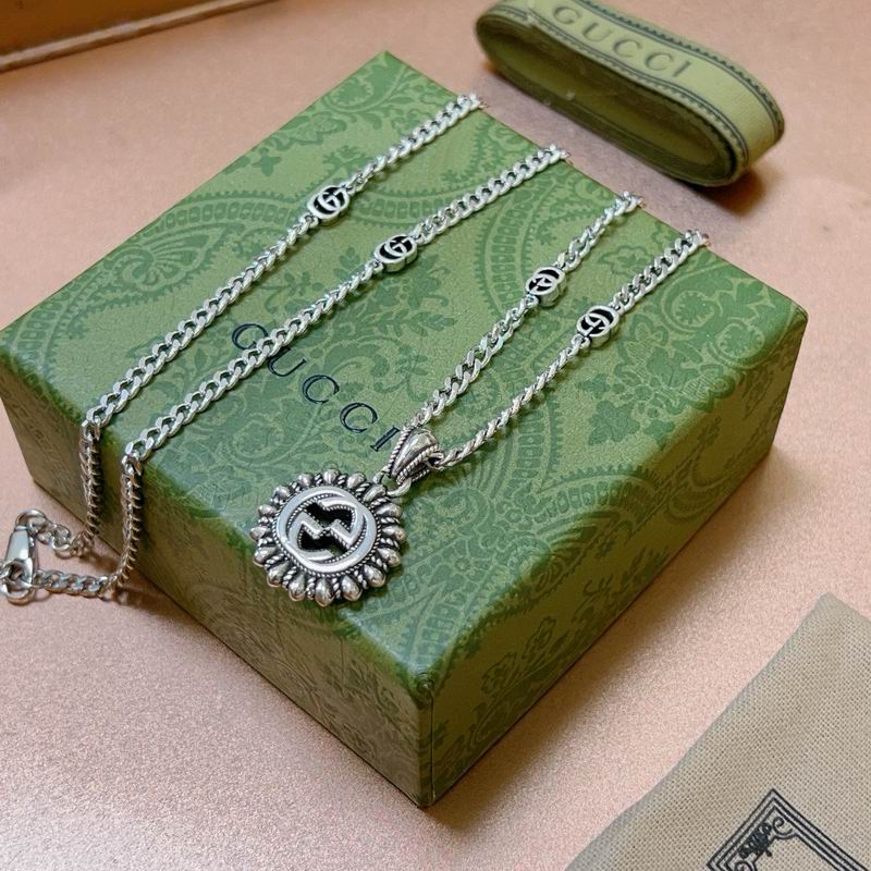 Gucci Necklace 09yxx90